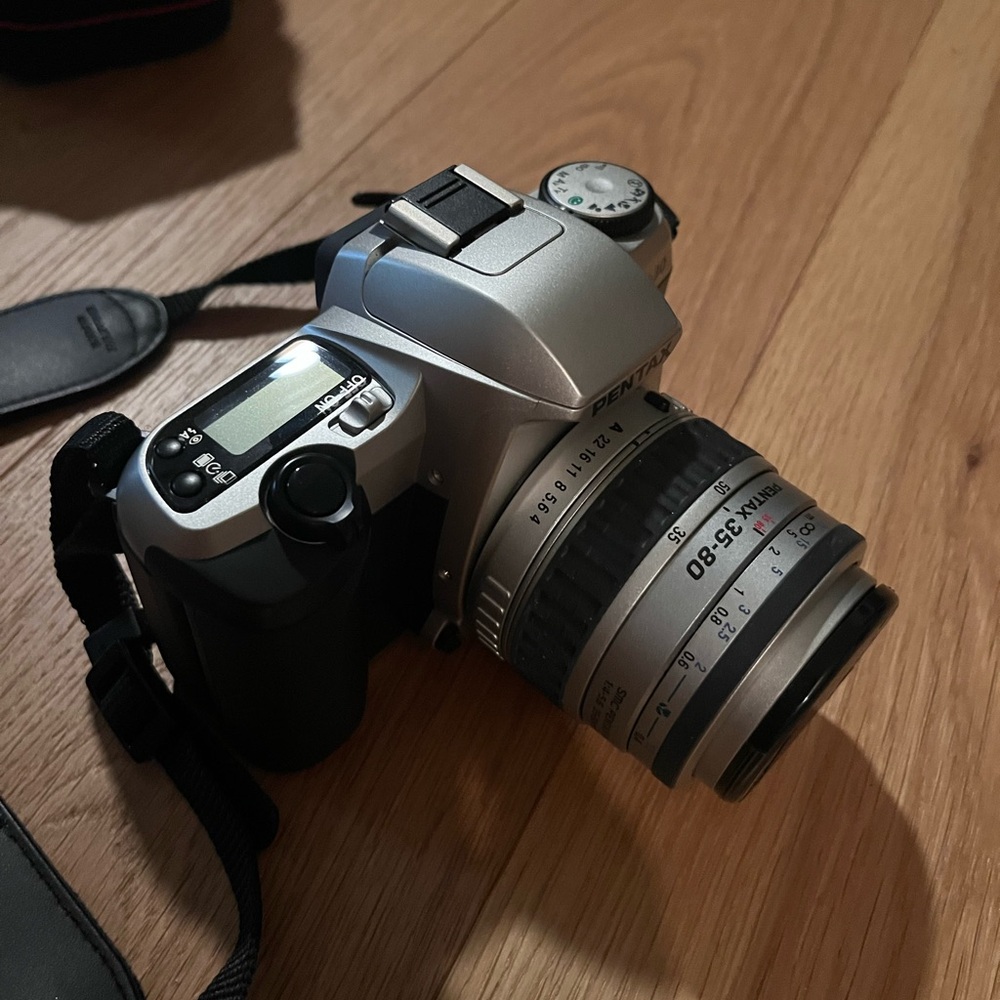 Pentax Camera ZX-30 with zoom lense, excellent condition!